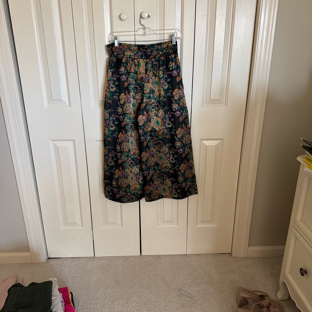 Black Floral cropped pants - Elegant Printed Women’s pants
